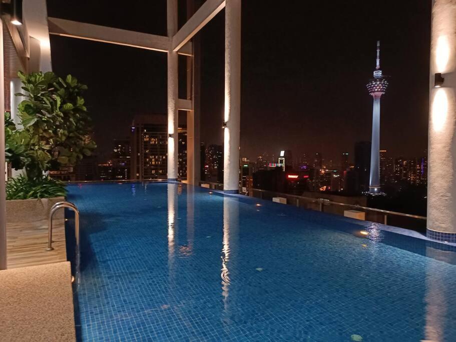 Col 915b Balcony Infinity Pool Klcc View Kuala Lumpur