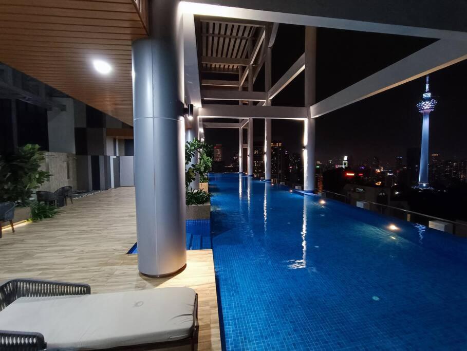 Col 915b Balcony Infinity Pool Klcc View Kuala Lumpur