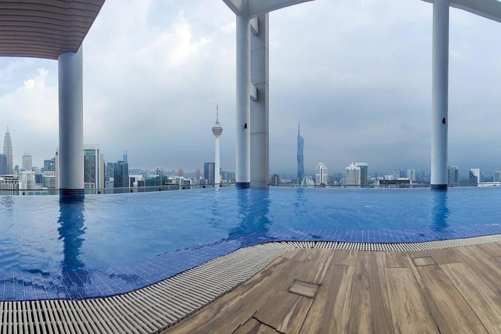 Col 915b Balcony Infinity Pool Klcc View Pangsapuri Kuala Lumpur