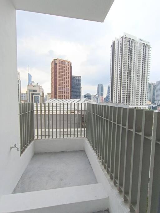 Col 915b Balcony Infinity Pool Klcc View Pangsapuri *