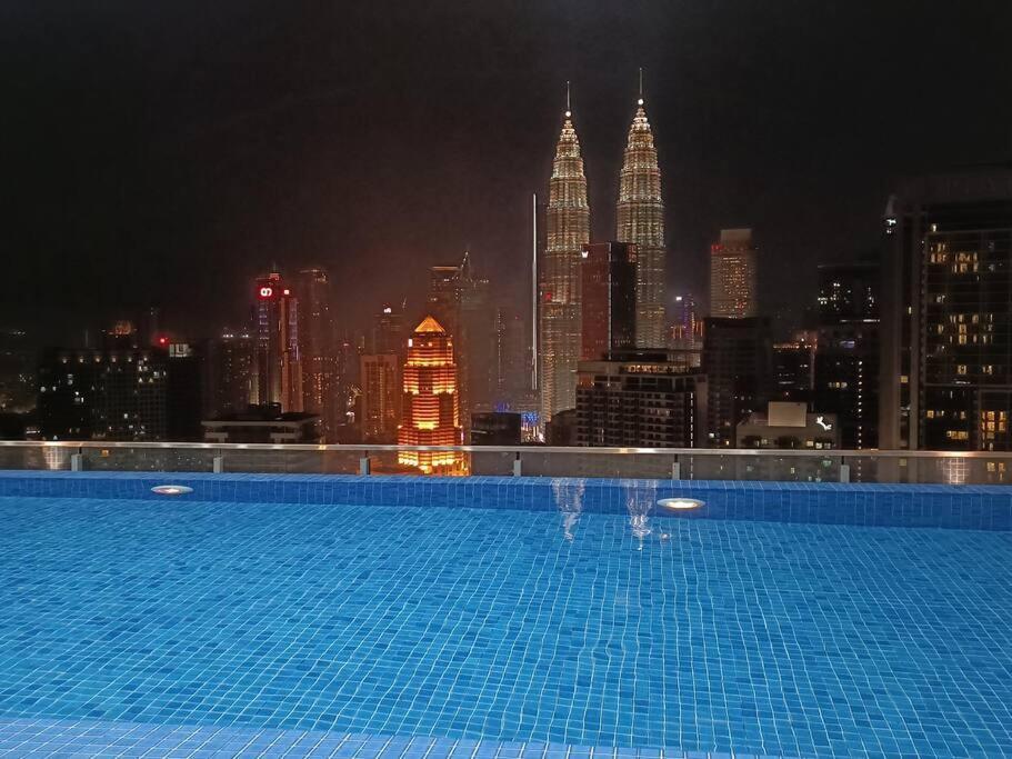Col 915b Balcony Infinity Pool Klcc View